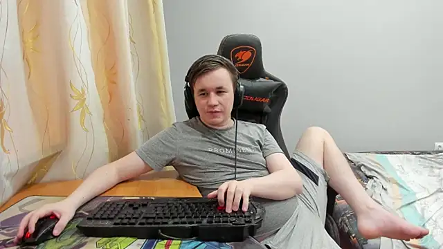 iliaskrislove online show from June 2026 11:19:01 PM
