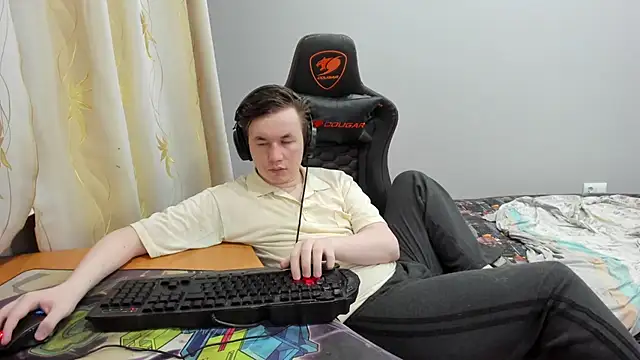 iliaskrislove online show from July 2026 05:39:01 PM