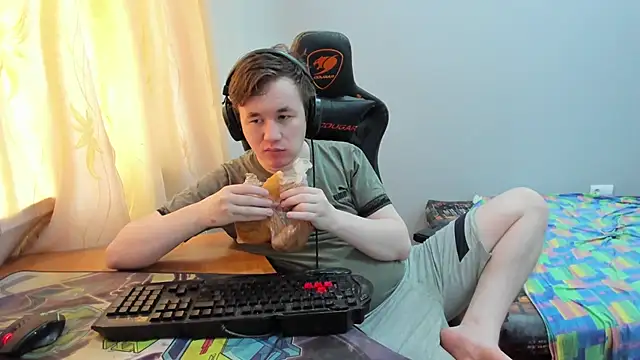 iliaskrislove online show from July 2026 10:50:01 AM
