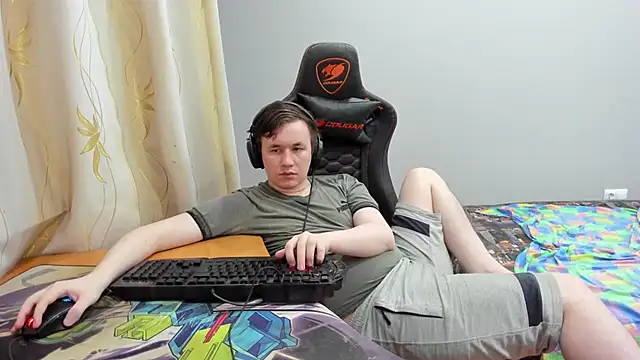 iliaskrislove online show from July 2026 06:39:02 PM