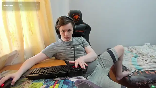 iliaskrislove online show from July 2026 04:45:01 AM