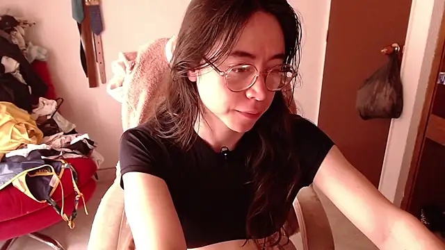 Snapshot of emily_pearl_ chatting on October 2025 04:00:01 PM emily pearl online show from October 2025 04:00:01 PM