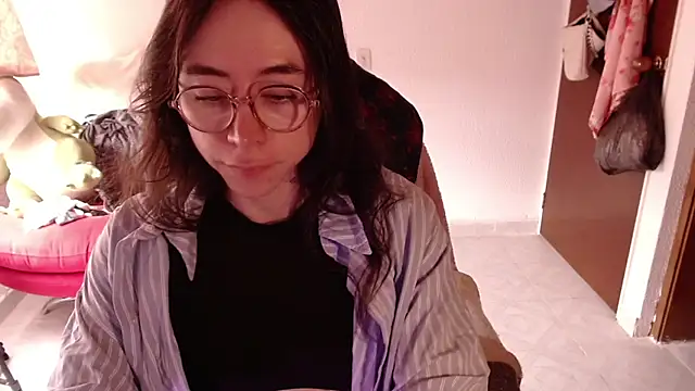 Snapshot of emily_pearl_ chatting on November 2025 07:34:02 PM emily pearl online show from November 2025 07:34:02 PM