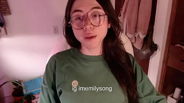 Snapshot of emily_pearl_ chatting on December 2025 10:05:01 PM emily pearl online show from December 2025 10:05:01 PM