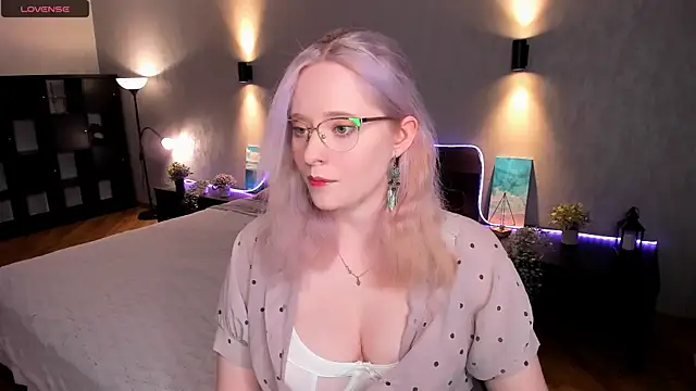 Aemilia  online show from February 2025 07:04:02 AM