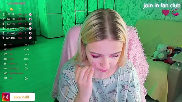 Snapshot of Alice_Halle chatting on December 2024 07:16:01 PM Alice Halle online show from December 2024 07:16:01 PM