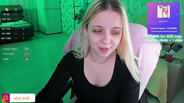 Snapshot of Alice_Halle chatting on December 2024 09:06:02 AM Alice Halle online show from December 2024 09:06:02 AM