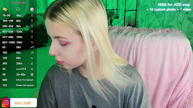 Snapshot of Alice_Halle chatting on December 2024 05:30:02 PM Alice Halle online show from December 2024 05:30:02 PM