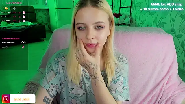 Snapshot of Alice_Halle chatting on December 2024 04:45:01 AM Alice Halle online show from December 2024 04:45:01 AM