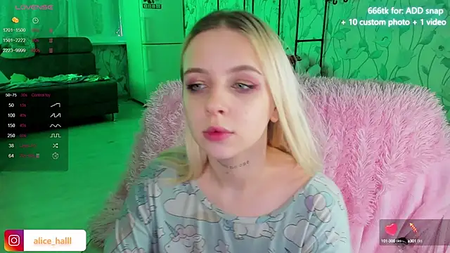 Snapshot of Alice_Halle chatting on December 2024 07:51:02 AM Alice Halle online show from December 2024 07:51:02 AM