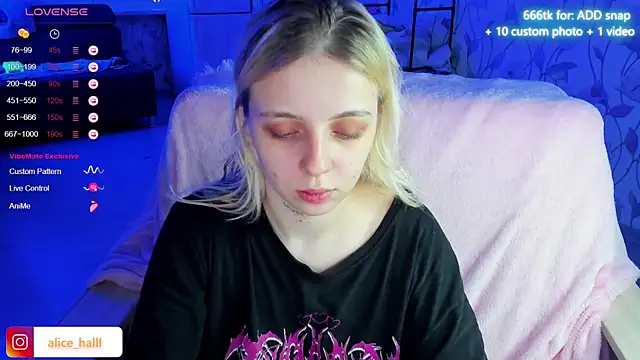 Snapshot of Alice_Halle chatting on December 2024 05:29:02 AM Alice Halle online show from December 2024 05:29:02 AM