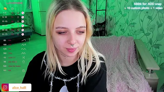 Snapshot of Alice_Halle chatting on January 2025 07:23:01 AM Alice Halle online show from January 2025 07:23:01 AM