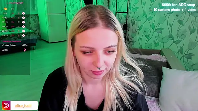 Snapshot of Alice_Halle chatting on January 2025 08:54:02 PM Alice Halle online show from January 2025 08:54:02 PM