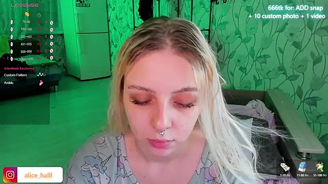 Snapshot of Alice_Halle chatting on January 2025 06:19:02 PM Alice Halle online show from January 2025 06:19:02 PM