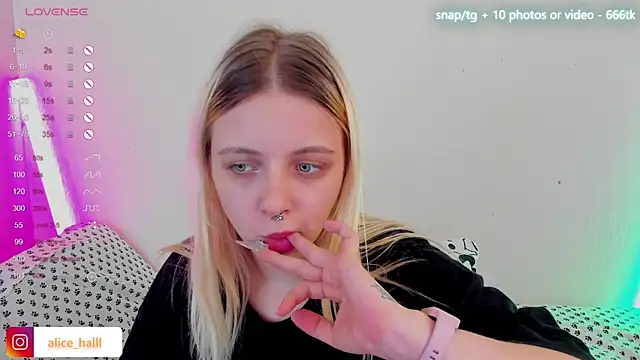 Snapshot of Alice_Halle chatting on February 2025 08:49:01 PM Alice Halle online show from February 2025 08:49:01 PM