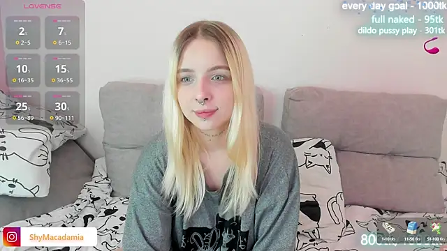 Snapshot of Alice_Halle chatting on March 2025 06:54:02 PM Alice Halle online show from March 2025 06:54:02 PM