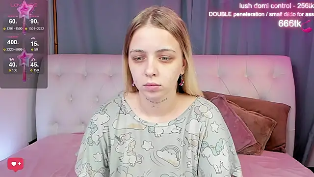 Snapshot of Alice_Halle chatting on October 2025 01:37:01 AM Alice Halle online show from October 2025 01:37:01 AM