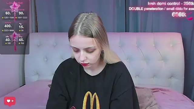 Snapshot of Alice_Halle chatting on October 2025 08:14:01 AM Alice Halle online show from October 2025 08:14:01 AM