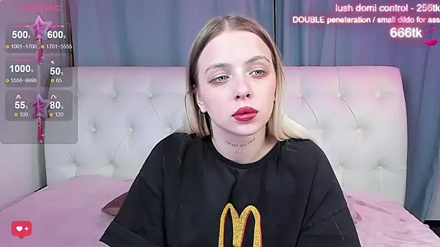 Snapshot of Alice_Halle chatting on October 2025 04:02:01 AM Alice Halle online show from October 2025 04:02:01 AM