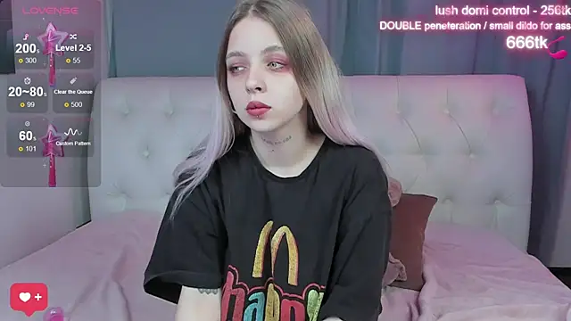 Snapshot of Alice_Halle chatting on October 2025 02:45:02 AM Alice Halle online show from October 2025 02:45:02 AM