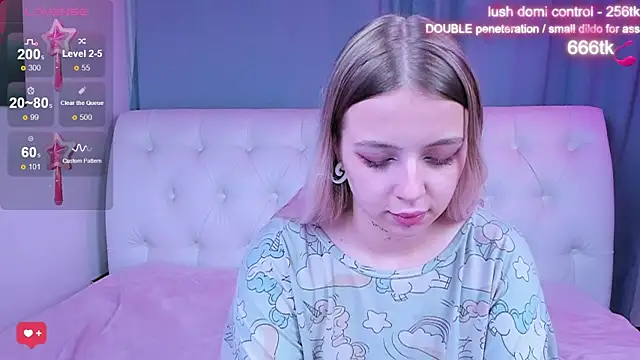 Snapshot of Alice_Halle chatting on October 2025 09:19:01 AM Alice Halle online show from October 2025 09:19:01 AM