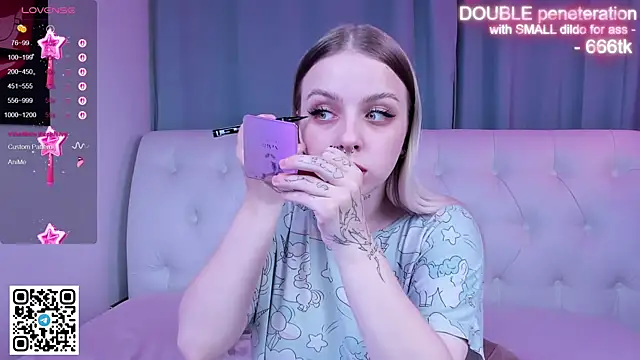 Snapshot of Alice_Halle chatting on November 2025 03:51:01 AM Alice Halle online show from November 2025 03:51:01 AM