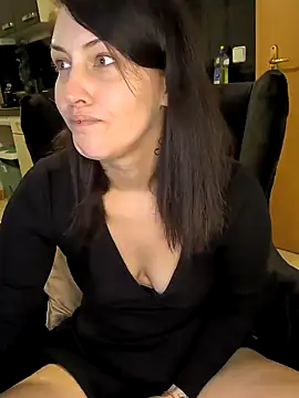 Snapshot of Linalicious chatting on December 2024 03:44:02 PM Linalicious online show from December 2024 03:44:02 PM