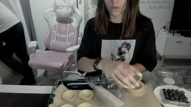 MashkaRay online show from September 2025 05:01:02 PM