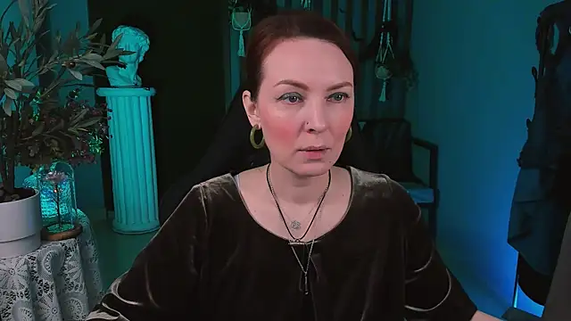 VandaRossi online show from October 2025 09:11:01 AM