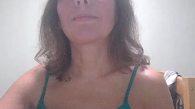 Snapshot of HollyJewel chatting on September 2025 06:57:01 PM HollyJewel online show from September 2025 06:57:01 PM