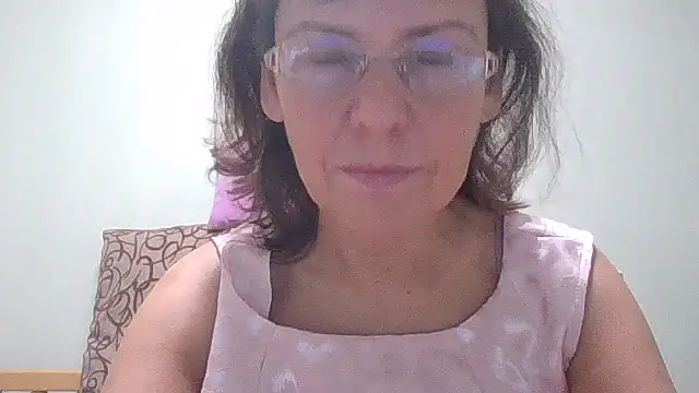 Snapshot of HollyJewel chatting on October 2025 04:18:02 PM HollyJewel online show from October 2025 04:18:02 PM