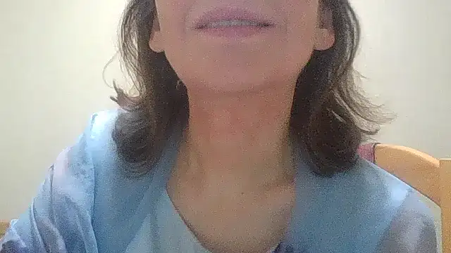 Snapshot of HollyJewel chatting on November 2025 04:17:01 PM HollyJewel online show from November 2025 04:17:01 PM