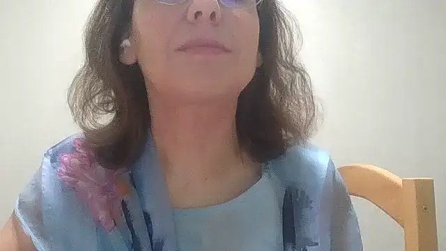 Snapshot of HollyJewel chatting on December 2025 04:48:02 PM HollyJewel online show from December 2025 04:48:02 PM