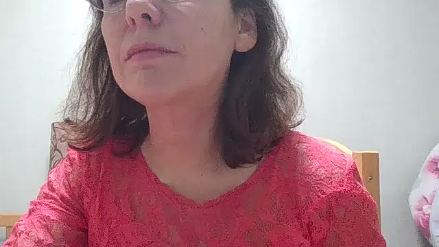 Snapshot of HollyJewel chatting on December 2025 06:23:01 PM HollyJewel online show from December 2025 06:23:01 PM