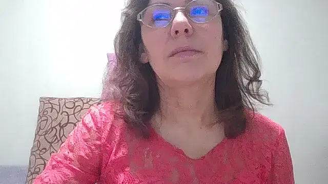 Snapshot of HollyJewel chatting on February 2026 06:39:02 PM HollyJewel online show from February 2026 06:39:02 PM