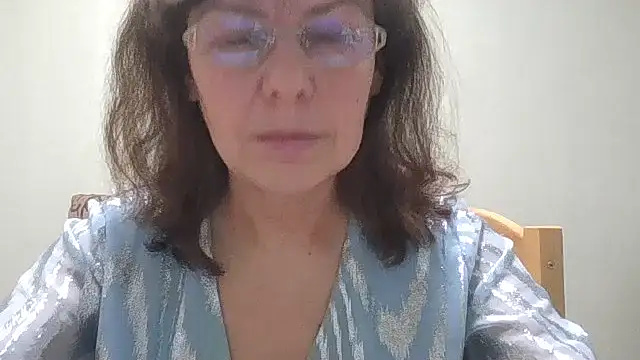 Snapshot of HollyJewel chatting on February 2026 03:00:01 PM HollyJewel online show from February 2026 03:00:01 PM