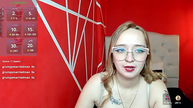 Snapshot of Liaroberts1 chatting on December 2024 03:10:02 PM Liaroberts1 online show from December 2024 03:10:02 PM