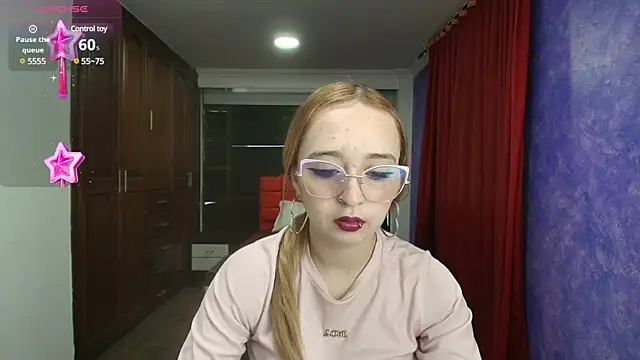 Snapshot of Liaroberts1 chatting on December 2024 12:03:01 PM Liaroberts1 online show from December 2024 12:03:01 PM