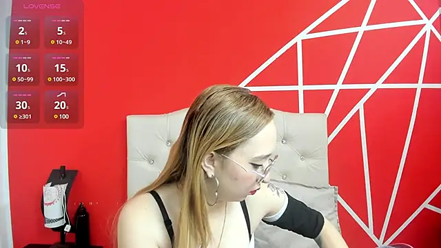 Snapshot of Liaroberts1 chatting on January 2025 12:09:01 PM Liaroberts1 online show from January 2025 12:09:01 PM