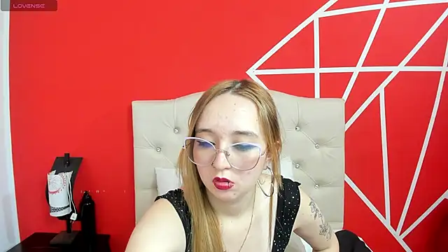 Snapshot of Liaroberts1 chatting on January 2025 03:04:02 PM Liaroberts1 online show from January 2025 03:04:02 PM