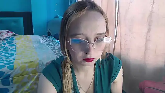 Snapshot of Liaroberts1 chatting on February 2025 12:05:02 PM Liaroberts1 online show from February 2025 12:05:02 PM