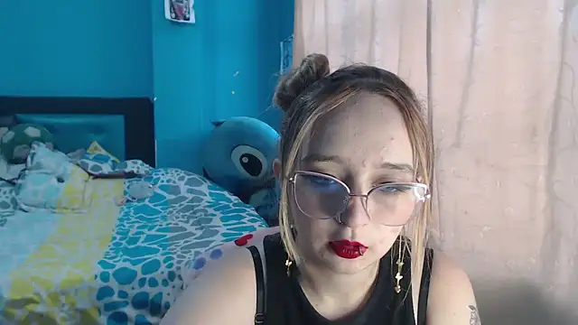 Snapshot of Liaroberts1 chatting on February 2025 12:03:02 PM Liaroberts1 online show from February 2025 12:03:02 PM