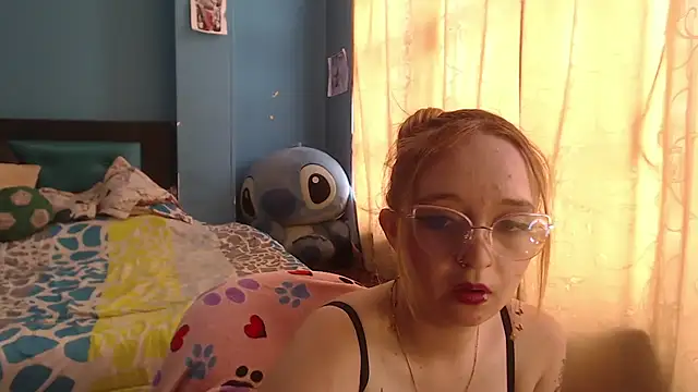 Snapshot of Liaroberts1 chatting on February 2025 03:09:02 PM Liaroberts1 online show from February 2025 03:09:02 PM