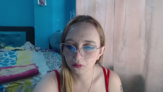 Snapshot of Liaroberts1 chatting on February 2025 12:06:02 PM Liaroberts1 online show from February 2025 12:06:02 PM