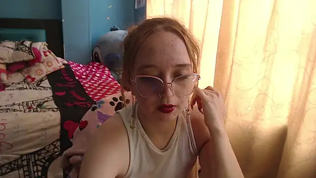 Snapshot of Liaroberts1 chatting on February 2025 06:24:01 PM Liaroberts1 online show from February 2025 06:24:01 PM