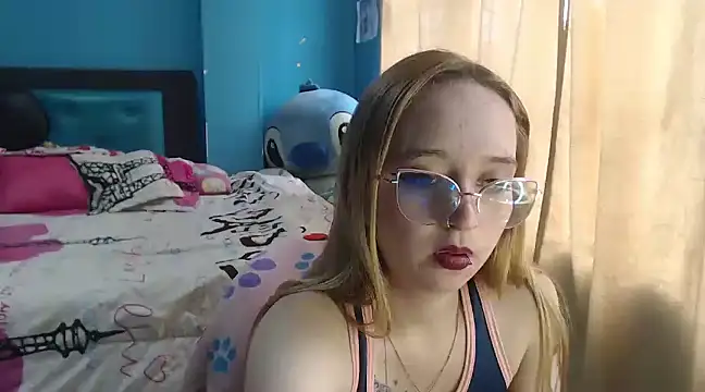 Snapshot of Liaroberts1 chatting on February 2025 06:16:01 PM Liaroberts1 online show from February 2025 06:16:01 PM