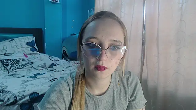 Snapshot of Liaroberts1 chatting on February 2025 11:44:02 AM Liaroberts1 online show from February 2025 11:44:02 AM