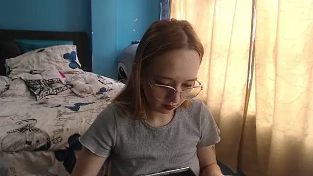 Snapshot of Liaroberts1 chatting on February 2025 05:53:01 PM Liaroberts1 online show from February 2025 05:53:01 PM