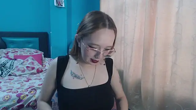 Snapshot of Liaroberts1 chatting on February 2025 12:08:01 PM Liaroberts1 online show from February 2025 12:08:01 PM
