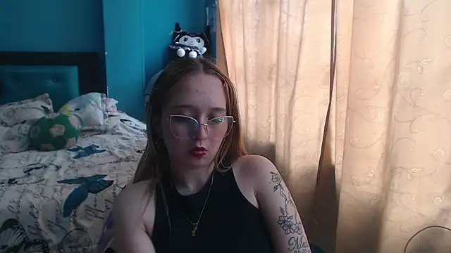 Snapshot of Liaroberts1 chatting on March 2025 06:01:02 PM Liaroberts1 online show from March 2025 06:01:02 PM